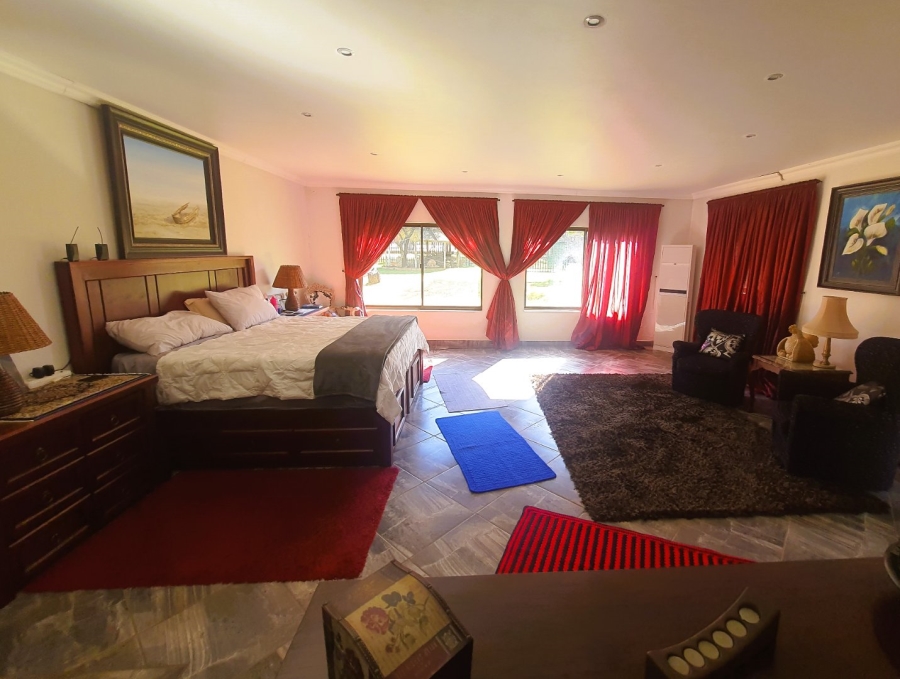 5 Bedroom Property for Sale in Rietfontein A H North West